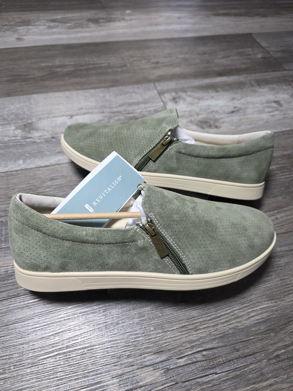 Revitalign WACO Women's Lara Orthotic Suede Slip-On Sneaker Sz 9.5 *NWT